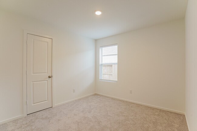 Photo - 319 Bush Mdw Ln