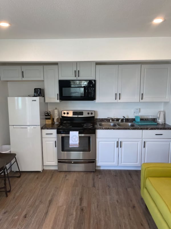 Photo - 3345 Lakeshore Blvd Unit 1