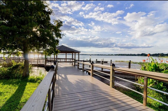 Public Boat Dock - 235 6th St NW Unidad 404