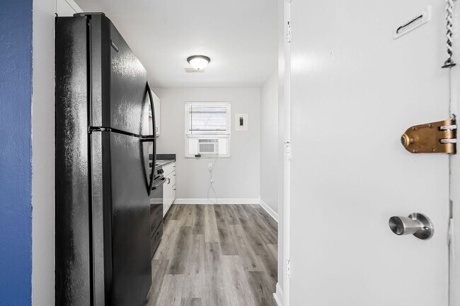 Photo - 474 Elsmere St Unidad D