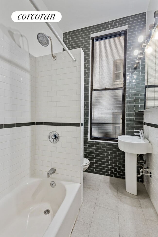 Photo - 70 W 11th St