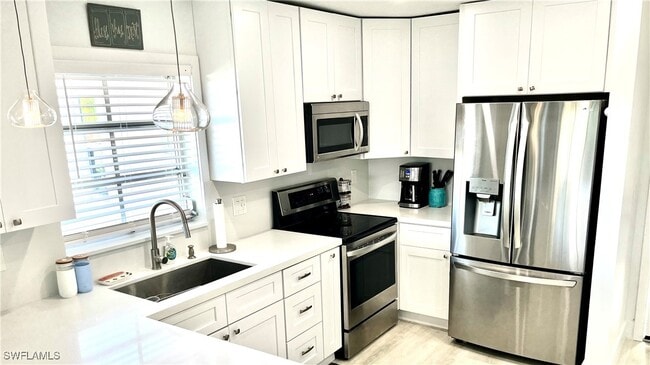 Building Photo - 2 High Point Cir W Unit 304