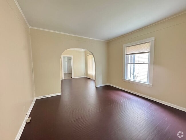 Building Photo - 900-902 South Plymouth Avenue Unit 902 South Plymouth Avenue Rental