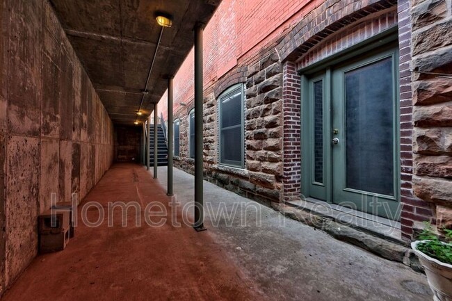 Building Photo - 124 W Oklahoma Ave Unit C Rental