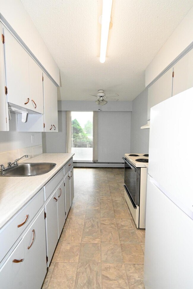 Photo - 2 bedroom in Prince George BC V2M 3A2