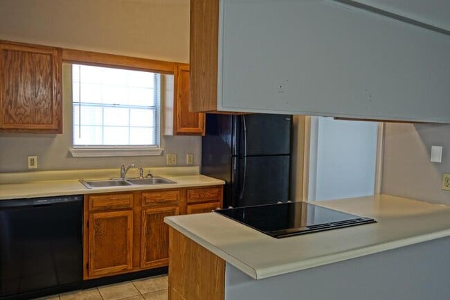 Photo - 13916 Sandhurst Dr SW