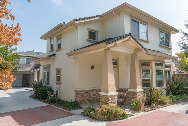 Building Photo - 1236 Poplar Ave