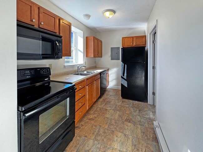 Building Photo - 247-249 Main Street Unit 249 1/2