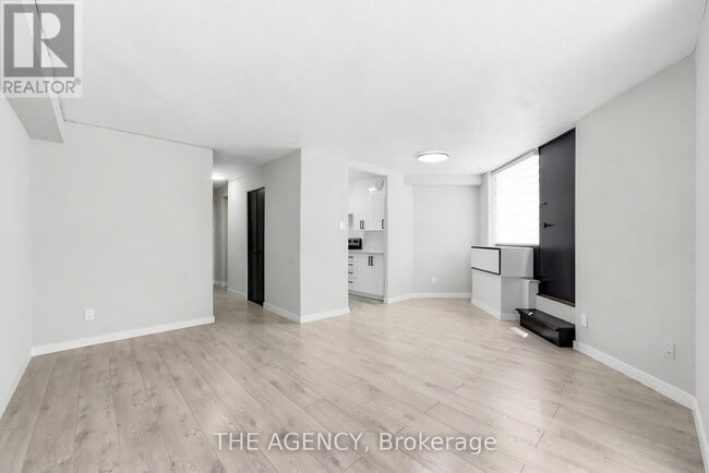 Photo - 2350 Dundas St W Unit 520A