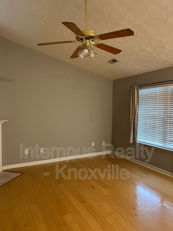 7361 Carowinds Ln