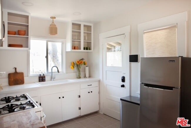 Photo - 826 Waterloo St