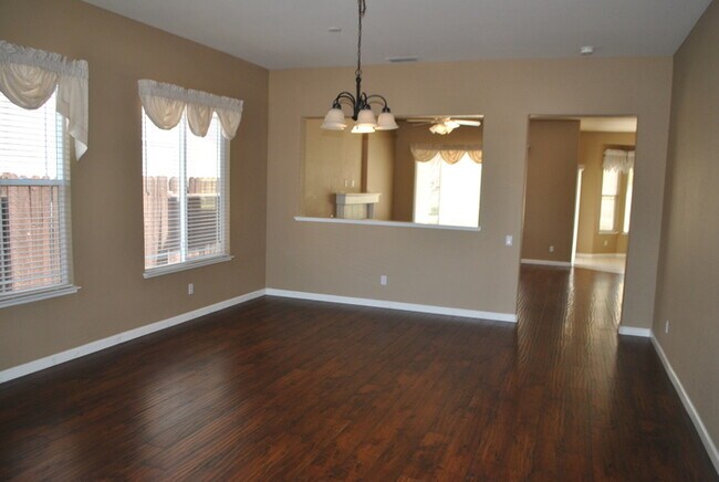 Photo - Gorgeous home in Springfield at Whitney Oaks