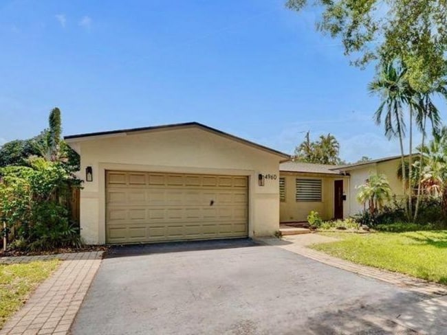Building Photo - 4960 SW 89th Ave