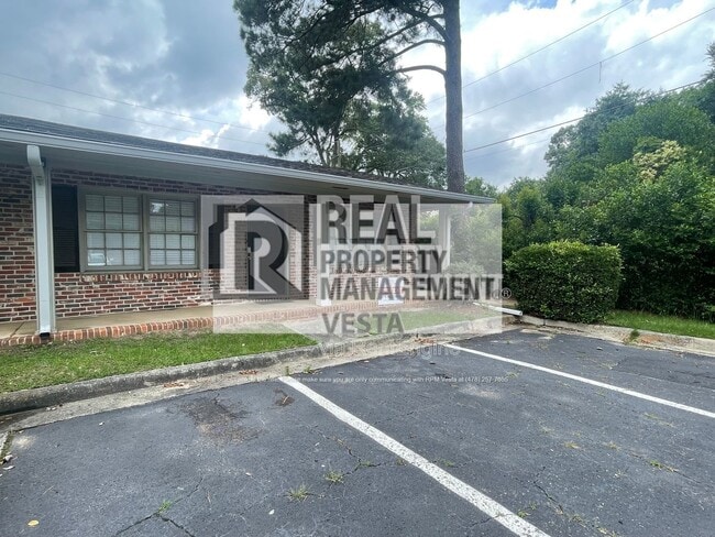 Building Photo - 406 Russell Pkwy Unit 8