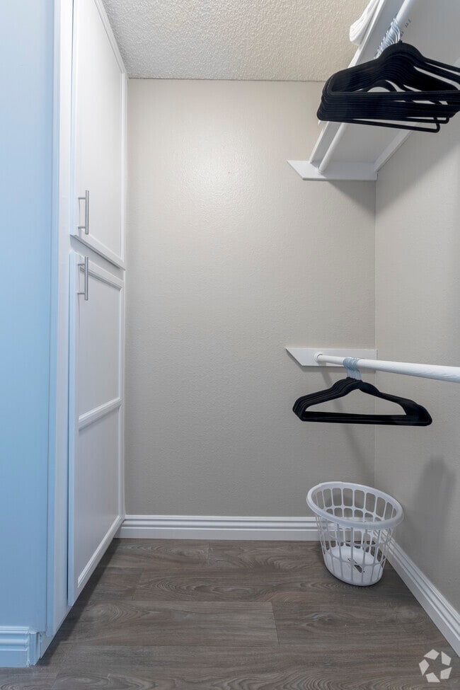 1 BR, 1 BA - 450 SF