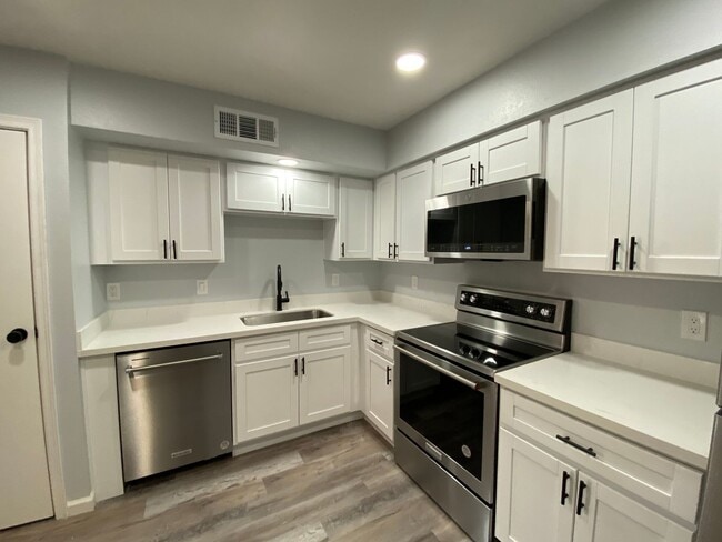 6139 E Greenway St Unit 01