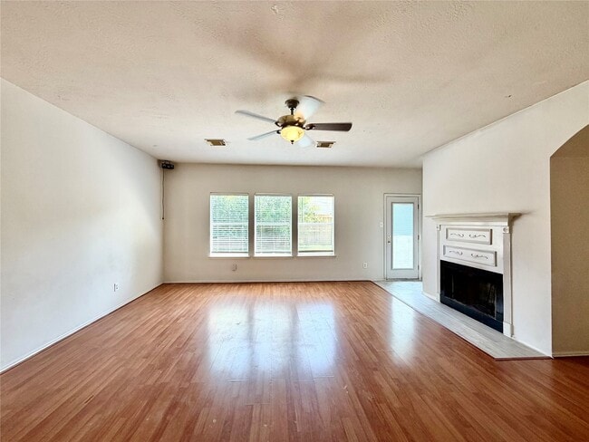 Photo - 2305 Ames St