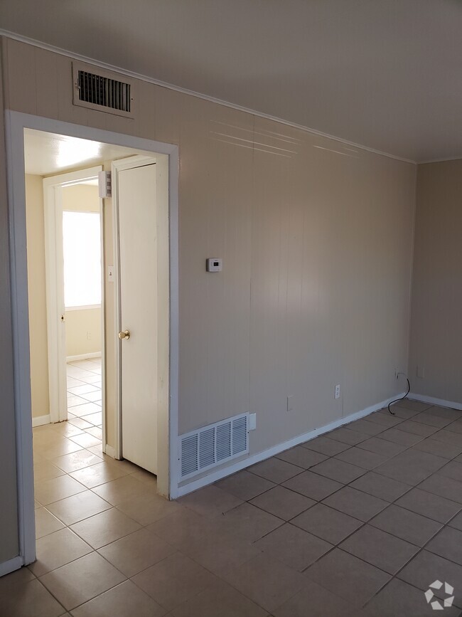 Building Photo - College Park Apartment Unit 1201-204