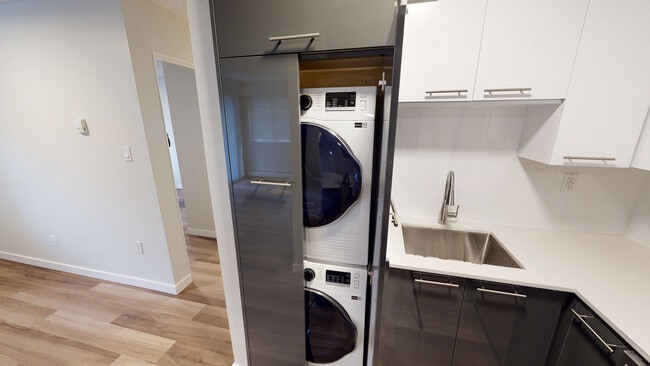 Photo - West 6th Avenue