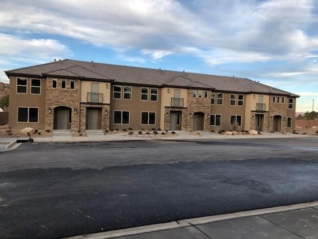 Photo - Desert Hills Gem!