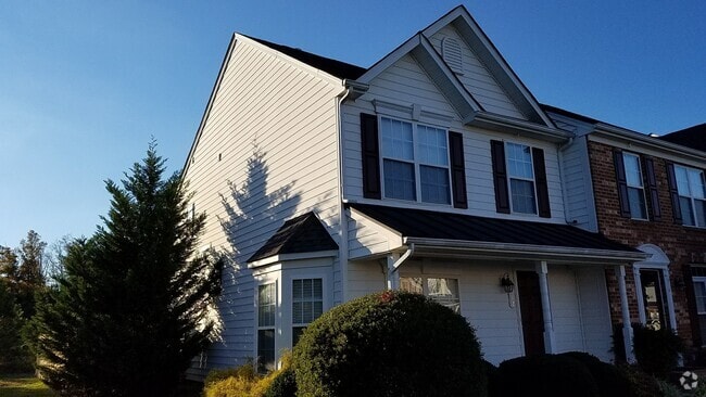 Building Photo - 3 bed, 2.5 Bath 1440sf End-Unit Henrico To... Rental