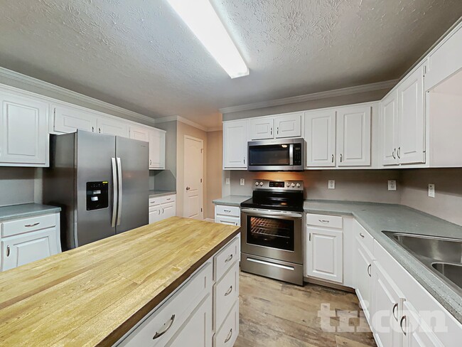 Photo - 204 Cobblestone Ln