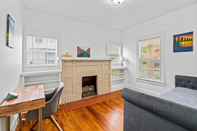 Photo - 5217 Claremont St