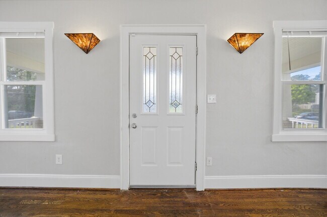 Photo - GORGEOUS 4 BED, 2.5 BATH HOME FOR RENT IN NORFOLK!