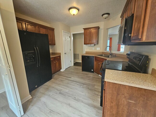 Photo - New Listing!!