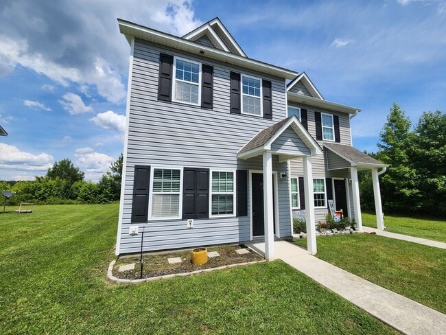 Building Photo - Nice 2 bedroom, 2.5 bath Townhouse