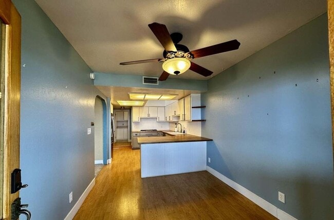 635 Clark St