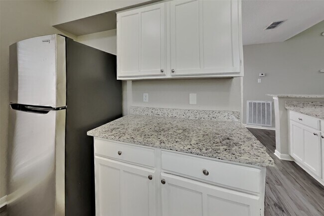 Photo - 7011 Sharpsburg Dr