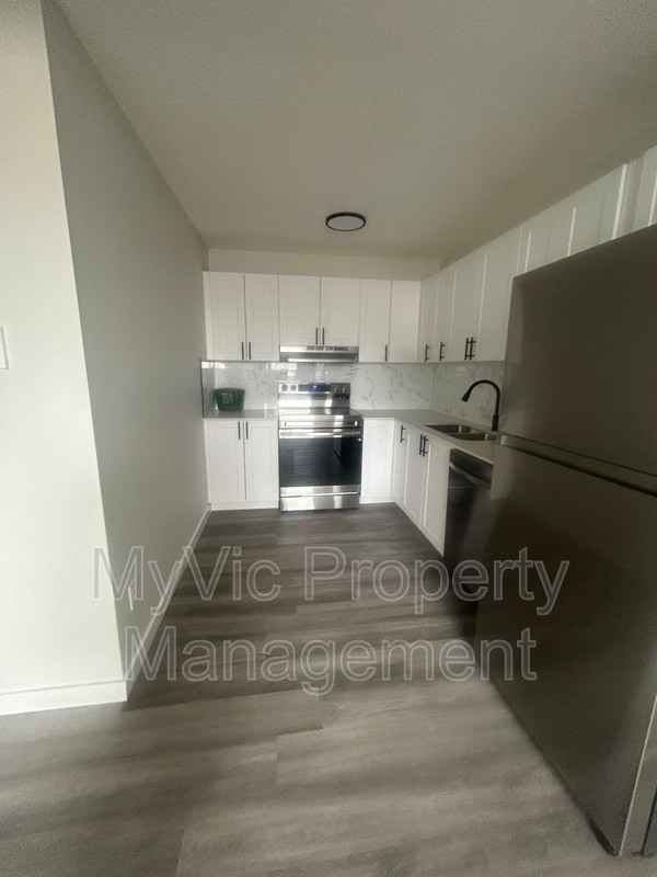 Photo - 11919-11101 101 St NW Unit One Bed