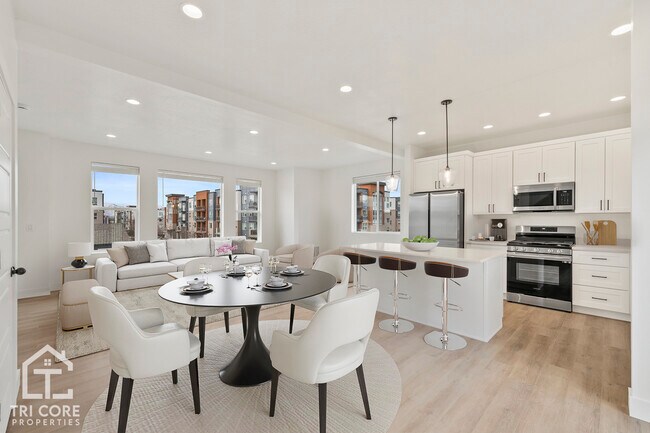 Photo - 140 E Lavalle-