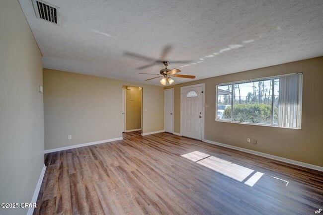 Photo - 706 W 26th St
