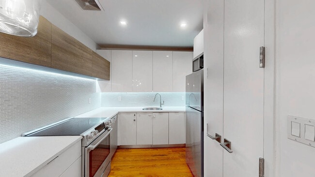 Building Photo - 1059 Manhattan Ave Unit 2D Rental