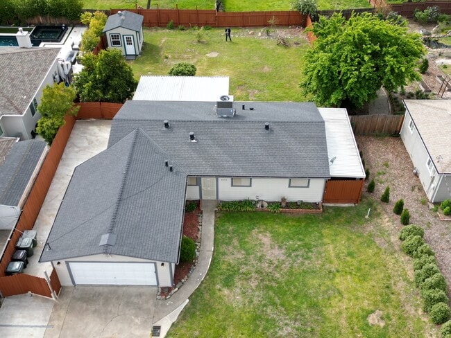 Photo - 8572 Oak Ave