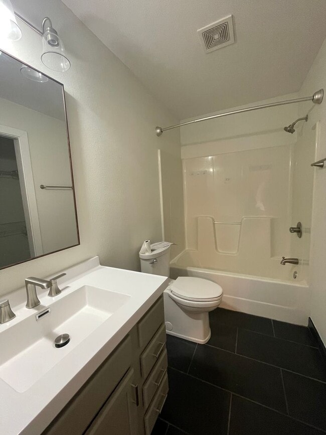 Photo - 1009-1011 Unit 1009