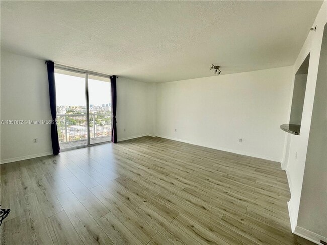 Photo - 900 SW 8th St Unit 1505