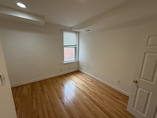 1450 Newton St NW