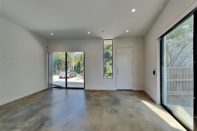 Photo - 904 Blackland Ct