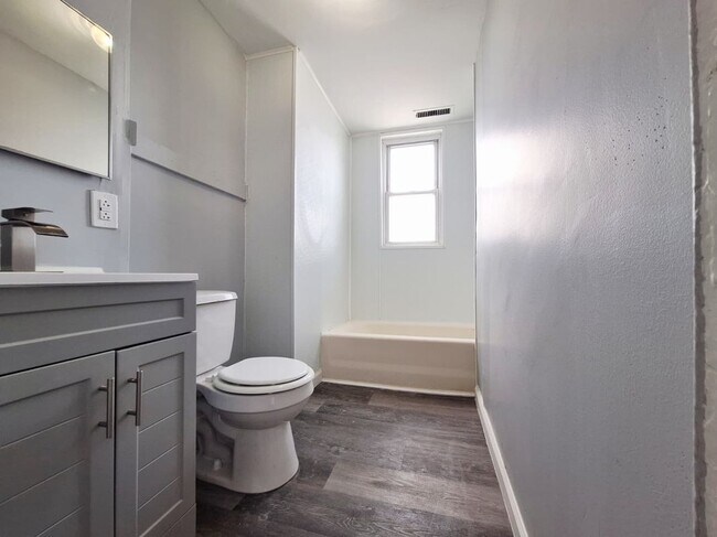 Photo - 156 Poplar St Unidad #3R