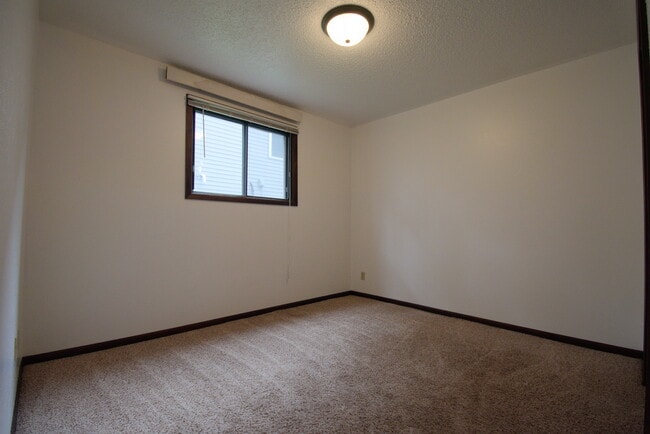 Building Photo - 803 8th St N Unit 4