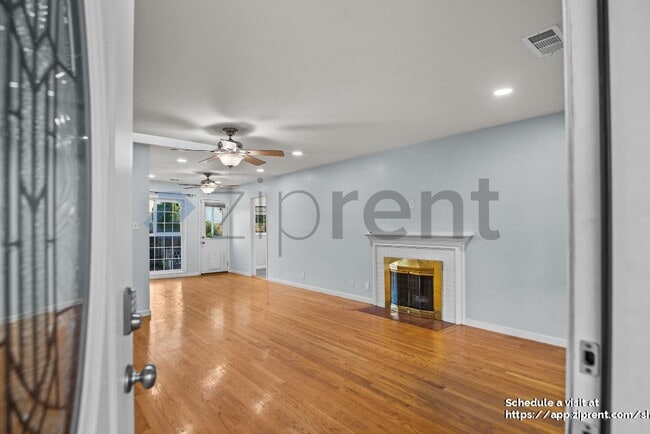 Photo - 3848 James Ave