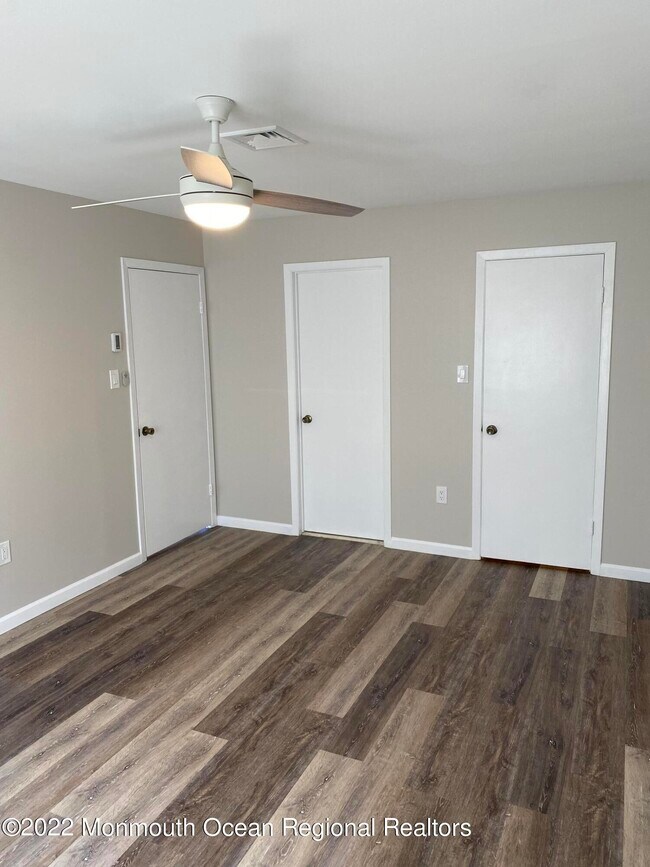 Photo - 240 Medford Ct