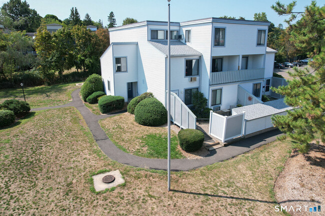 Building Photo - 2 Hamre Ln Unit D