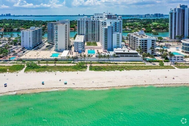 Building Photo - 5401 Collins Ave Unit 514 Rental