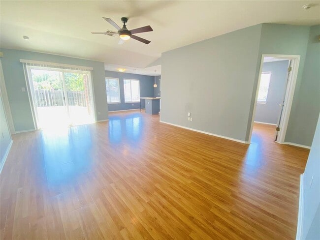 Photo - 2501 Willow Way