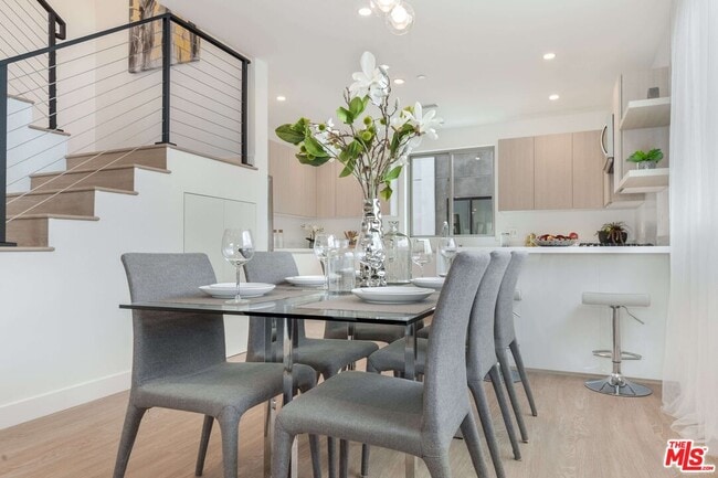 Photo - 417 1/2 N Curson Ave