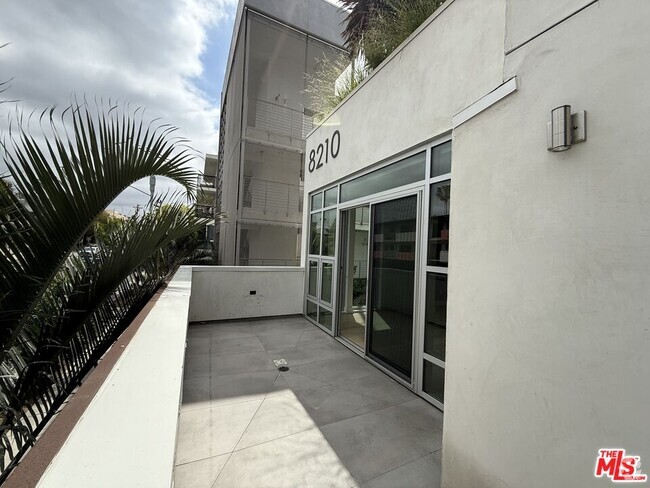 Building Photo - 8210 Fountain Ave Unit 203 Rental